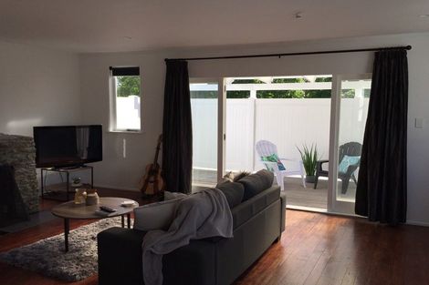 Photo of property in 60 Lathrope Road, Kumeu, 0892