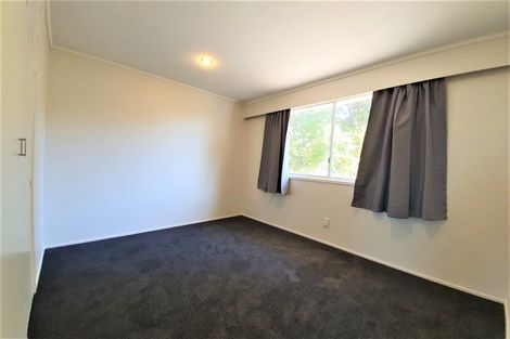 Photo of property in 28 Easton Park Parade, Glenfield, Auckland, 0629