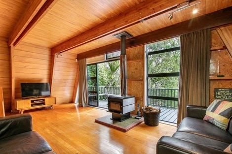 Photo of property in 36 Titirangi Beach Road, Titirangi, Auckland, 0604