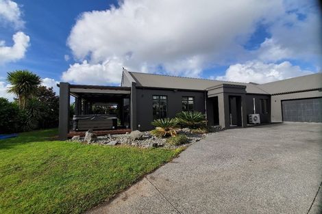 Photo of property in 20 Te Wharau Drive, Greenhithe, Auckland, 0632