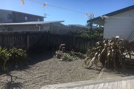 Photo of property in 27 Scott Avenue, Otaki Beach, Otaki, 5512