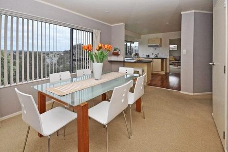 Photo of property in 121 Luckens Road, West Harbour, Auckland, 0618