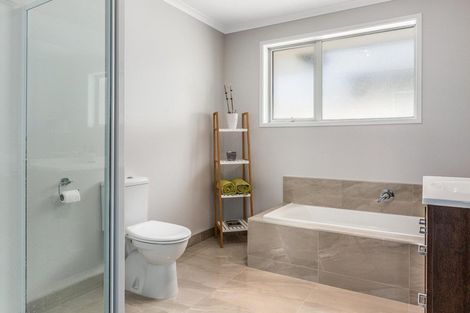 Photo of property in 31 Banks Boulevard, Whitby, Porirua, 5024