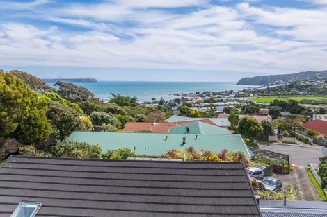 Photo of property in 2/11 Mervyn Place, Plimmerton, Porirua, 5026