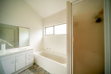 Photo of property in 2/3 Kent Road, Manurewa, Auckland, 2102