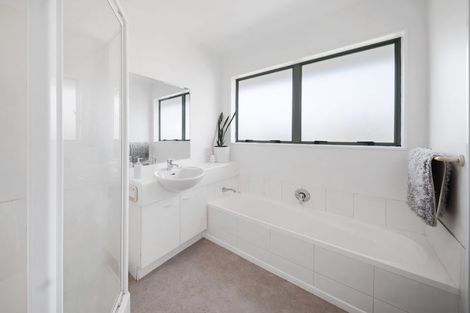 Photo of property in 2/12 Alexander Street, Cockle Bay, Auckland, 2014