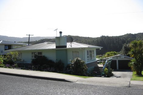 Photo of property in 66 Milton Terrace, Picton, 7220
