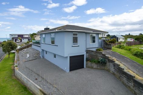 Photo of property in 2 Kapiti Terrace, Castlecliff, Whanganui, 4501