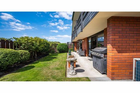 Photo of property in 2 Elsom Lane, Avonhead, Christchurch, 8042