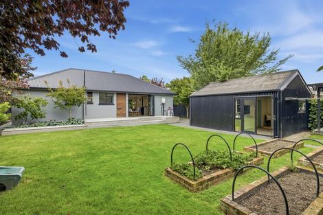 Photo of property in 8 Ardmore Place, Bishopdale, Christchurch, 8053