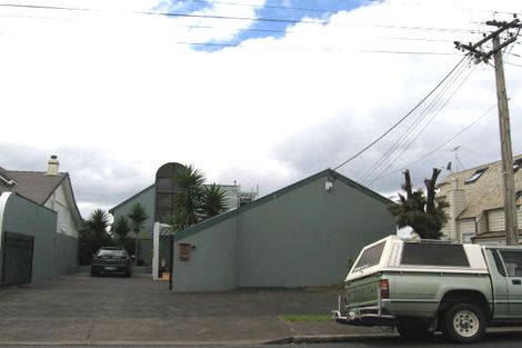 Photo of property in 5 Holiday Road, Milford, Auckland, 0620