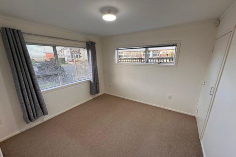 Photo of property in 2/136 Chivalry Road, Glenfield, Auckland, 0629