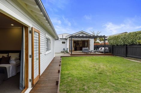 Photo of property in 17 Burnside Street, Waterloo, Lower Hutt, 5011