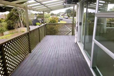 Photo of property in 4 Darcy Place, Massey, Auckland, 0614