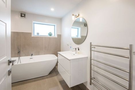 Photo of property in 2/41 Merani Street, Narrow Neck, Auckland, 0622