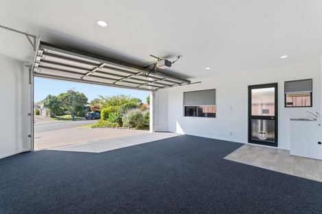 Photo of property in 10 Denny Hulme Drive, Mount Maunganui, 3116