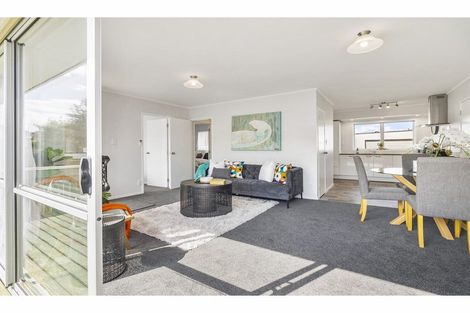 Photo of property in 2/12 Bay Street, Red Beach, 0932