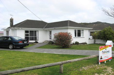 Photo of property in 4 Wright Street, Wainuiomata, Lower Hutt, 5014