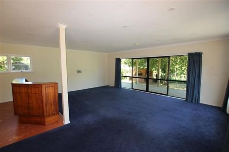 Photo of property in 6 Shirley Road, Parau, Auckland, 0604