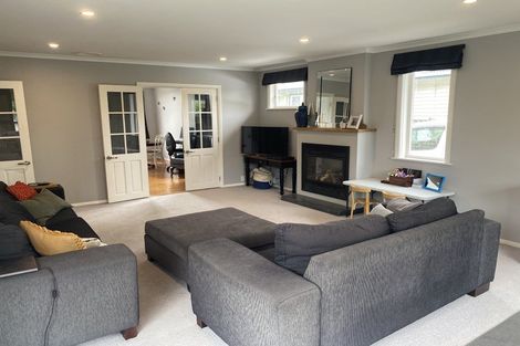 Photo of property in 24 Mangaroa Hill Road, Maoribank, Upper Hutt, 5018