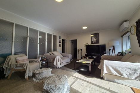Photo of property in 1 Lauderdale Road, Birkdale, Auckland, 0626