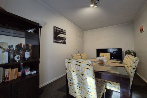 Photo of property in 1 Lauderdale Road, Birkdale, Auckland, 0626