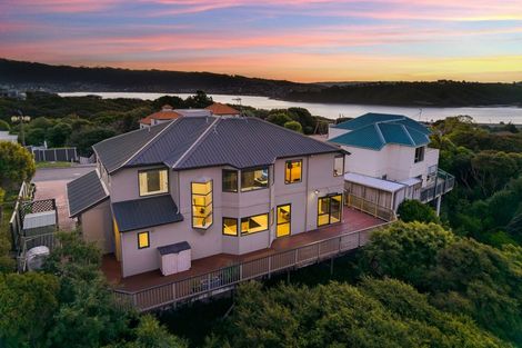 Photo of property in 8 Glengavel Grove, Papakowhai, Porirua, 5024