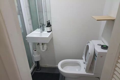 Photo of property in 5 Maui Pomare Street, Blockhouse Bay, Auckland, 0600