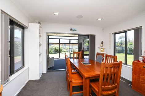 Photo of property in 8 Settlers Close, Whalers Gate, New Plymouth, 4310