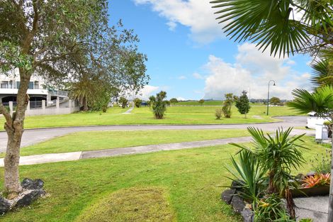 Photo of property in 34 Frank Bunce Grove, Flat Bush, Auckland, 2019