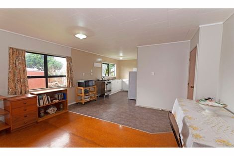Photo of property in 2/1 Silverstone Place, Henderson, Auckland, 0612