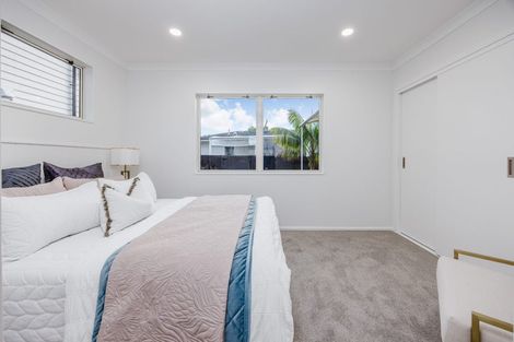 Photo of property in 60a Reelick Avenue, Pakuranga Heights, Auckland, 2010