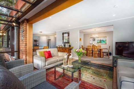 Photo of property in 6 Delisle Place, Windsor Park, Auckland, 0632