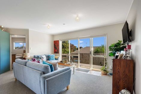 Photo of property in 2/23 Waitoa Street, Waiuku, 2123