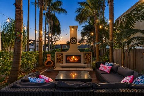Photo of property in 52 The Circle, Manly, Whangaparaoa, 0930
