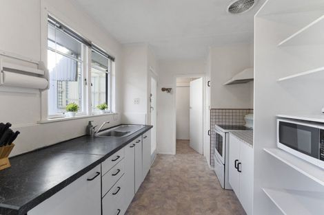 Photo of property in 6 Kaitawa Crescent, Paraparaumu, 5032