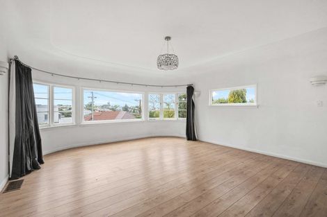 Photo of property in 11 Otahuri Crescent, Greenlane, Auckland, 1051