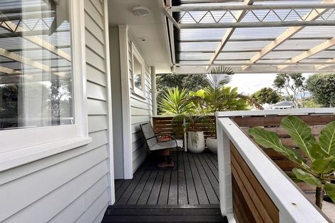 Photo of property in 2 Lindale Grove, Waikanae Beach, Waikanae, 5036