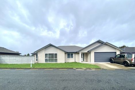 Photo of property in 4 Cory Jane Grove, Riverstone Terraces, Upper Hutt, 5018