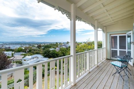 Photo of property in 8 Cobden Road, Bluff Hill, Napier, 4110