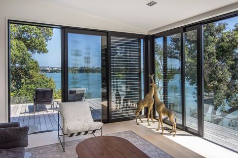 Photo of property in 10a First Avenue, Stanley Point, Auckland, 0624
