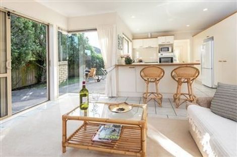 Photo of property in 16 Nad Place, East Tamaki Heights, Auckland, 2016