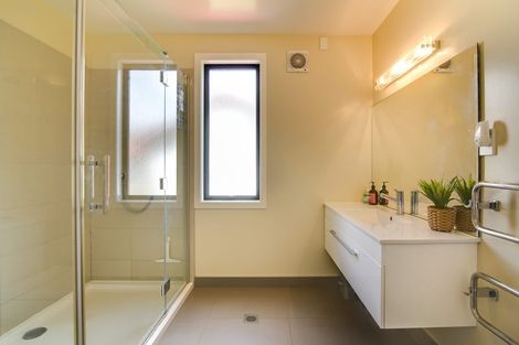 Photo of property in 33 Benmore Place, Glenorchy, 9372