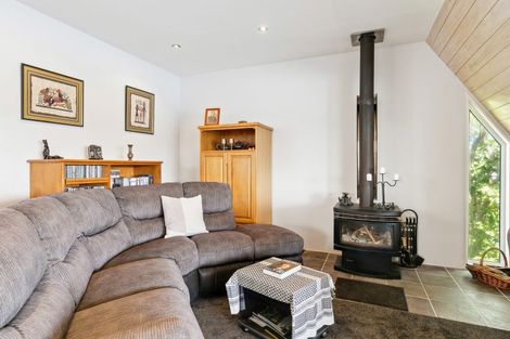 Photo of property in 3 Countess Close, Maupuia, Wellington, 6022