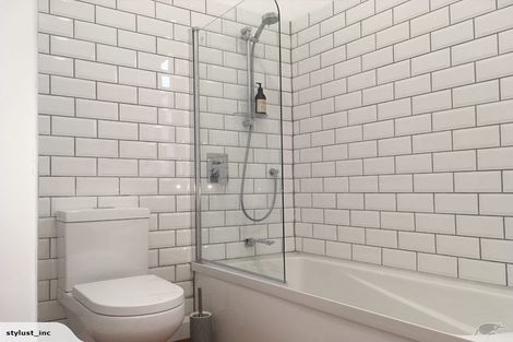 Photo of property in 2 Bayview Road, Paremata, Porirua, 5024