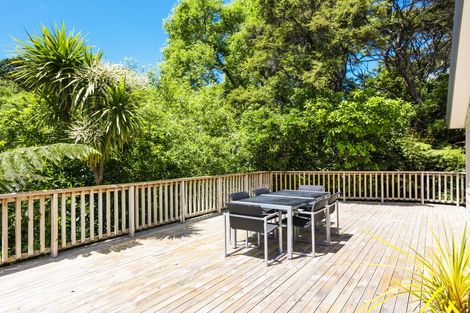 Photo of property in 8 Woodfern Crescent, Titirangi, Auckland, 0604