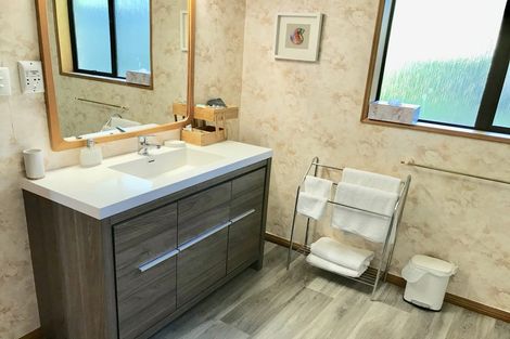 Photo of property in 100 Marine Parade, Bluff, 9814