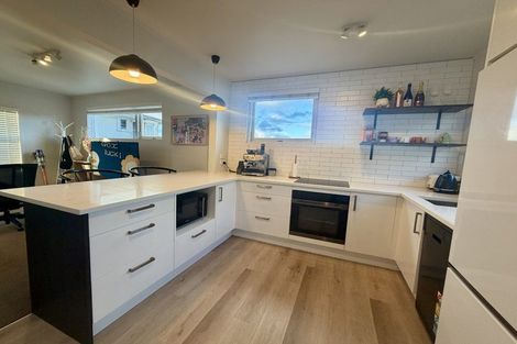 Photo of property in 1/23 Lake Road, Northcote, Auckland, 0627