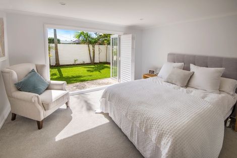 Photo of property in 2/41 Merani Street, Narrow Neck, Auckland, 0622