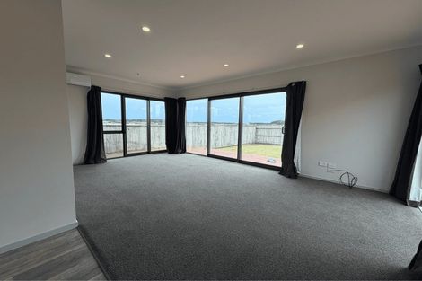 Photo of property in 21 Story Street, Foxton Beach, Foxton, 4815